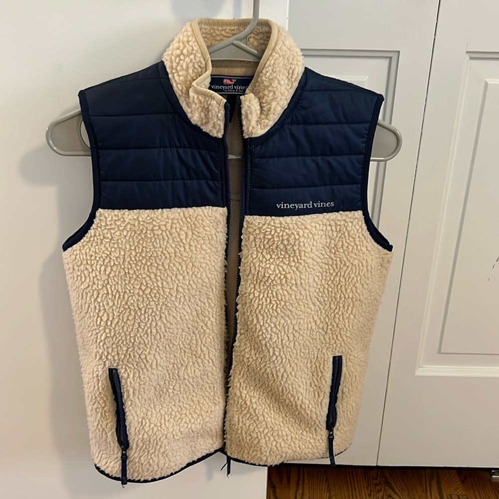 Vineyard Vines vest - size Medium (12-14)